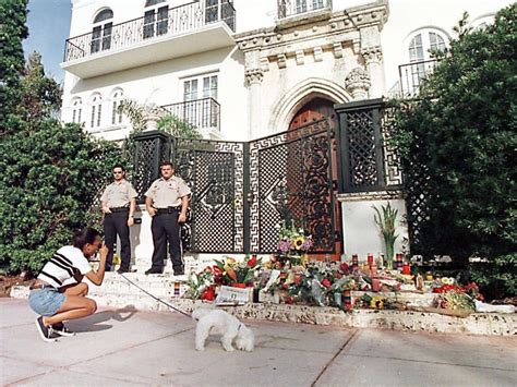 versace histoire mort|Versace owner killed.